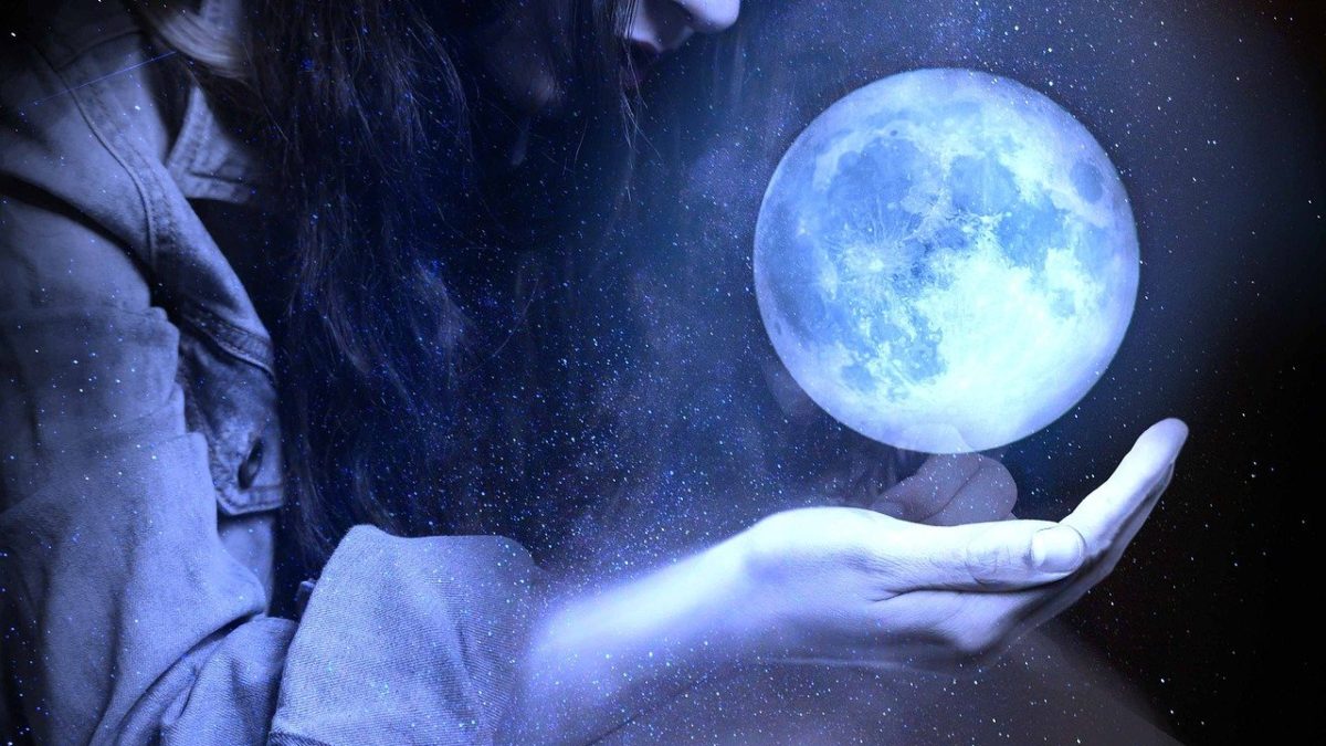 человек в джунглях пещера. книга волшебный мир. волшебство чтения. мистическое зеркало. таинственная пещера девочка.