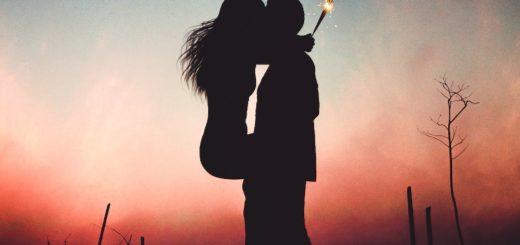 silhouette of kissing couple