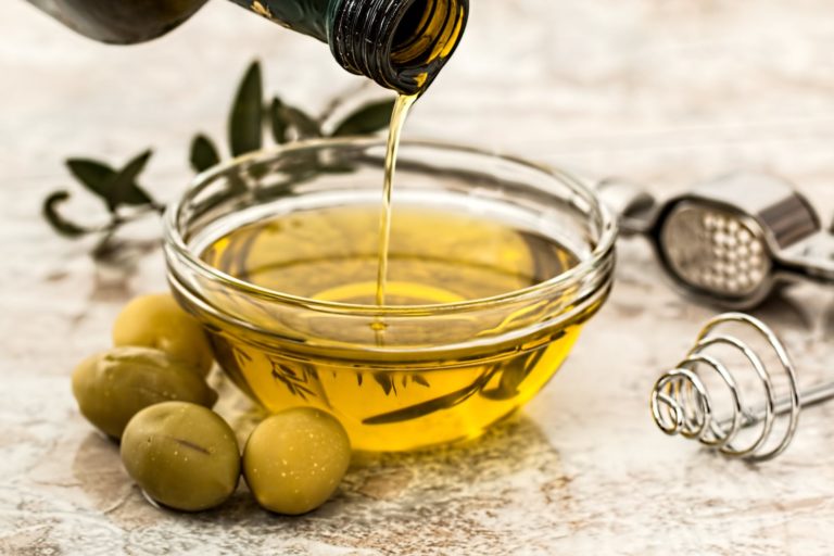 A Short Introduction to the Essential Oils Beginner's Guide