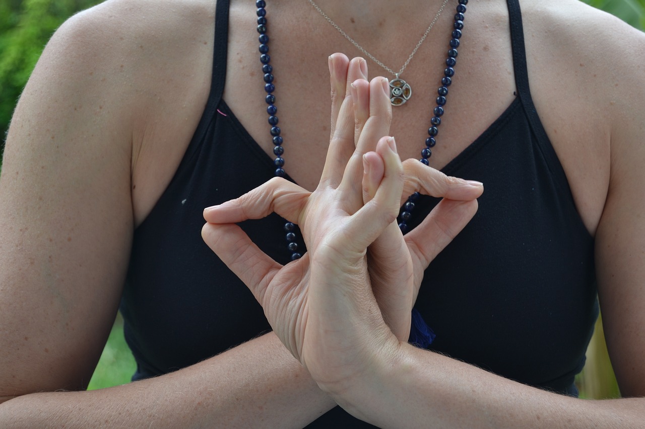 yoga, heart, fearless heart mudra