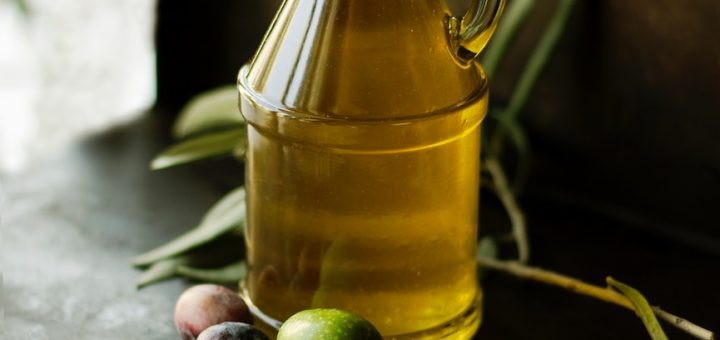 clear glass cruet bottle