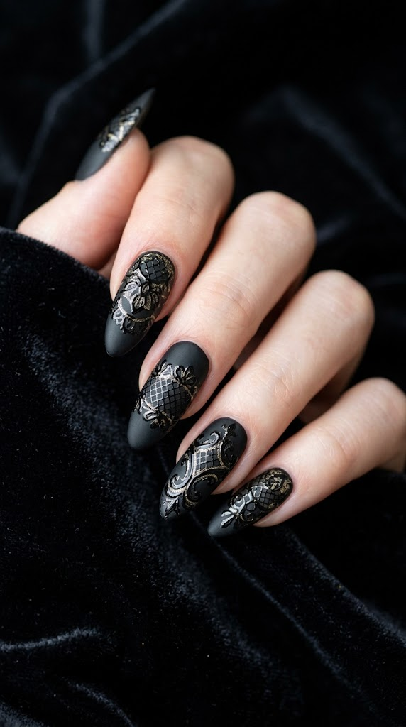 Trendy Halloween Nails to Copy This Year 8 Trendy Halloween Nails to Copy This Year