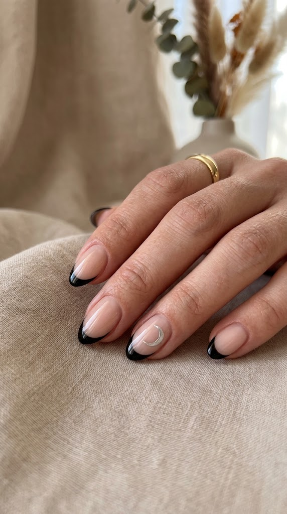 Trendy Halloween Nails to Copy This Year 22 Trendy Halloween Nails to Copy This Year